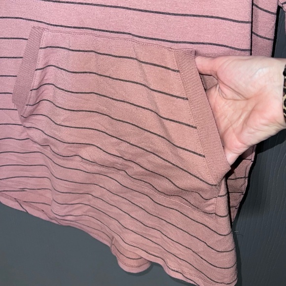 Striped hooded sweatshirt - Picture 2 of 9